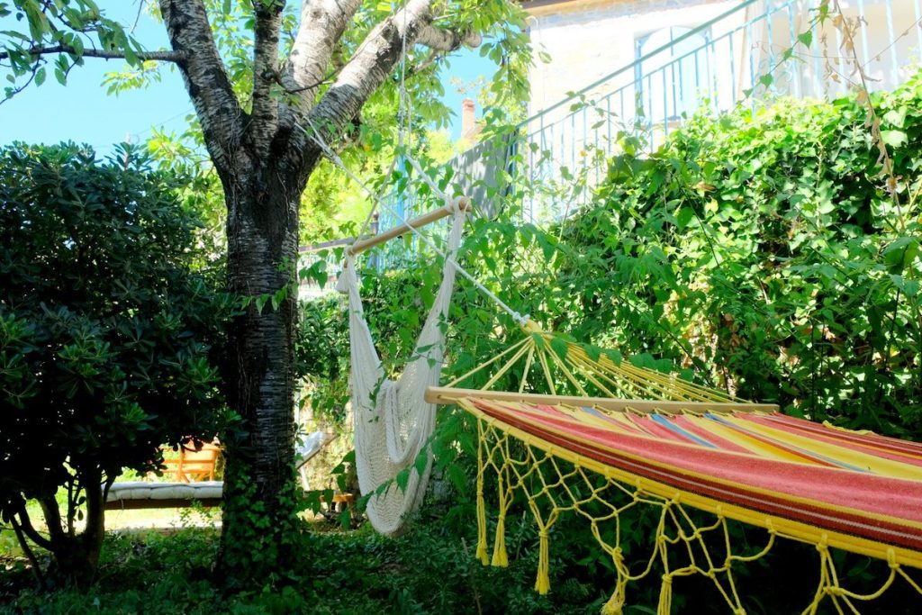 Hammock. Modern cottage for rent in Lafkos. House to let. Vacation home in Pelion. Holidays in Greece.