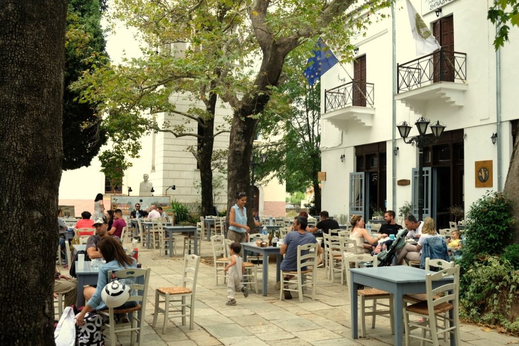 The square in front of a popular tavern in Lafkos. The Village Lafkos is one of the most beautiful and authentic places on the Greek peninsula of Pelion, characterized by an atmospheric square and the absence of cars. Vacation home in Pelion. Holidays in Greece.
