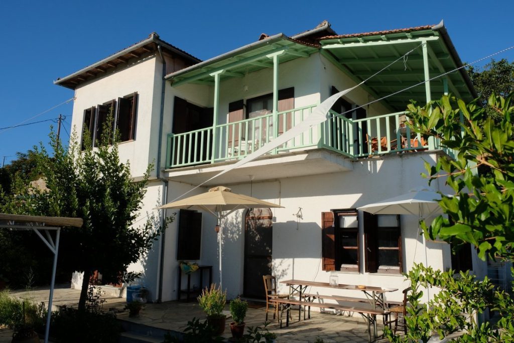 Portait of the house. Enjoy a fully equipped and fresh renovated beautiful cottage overlooking the fabulous nature of Pilion and the quaint village Lafkos.