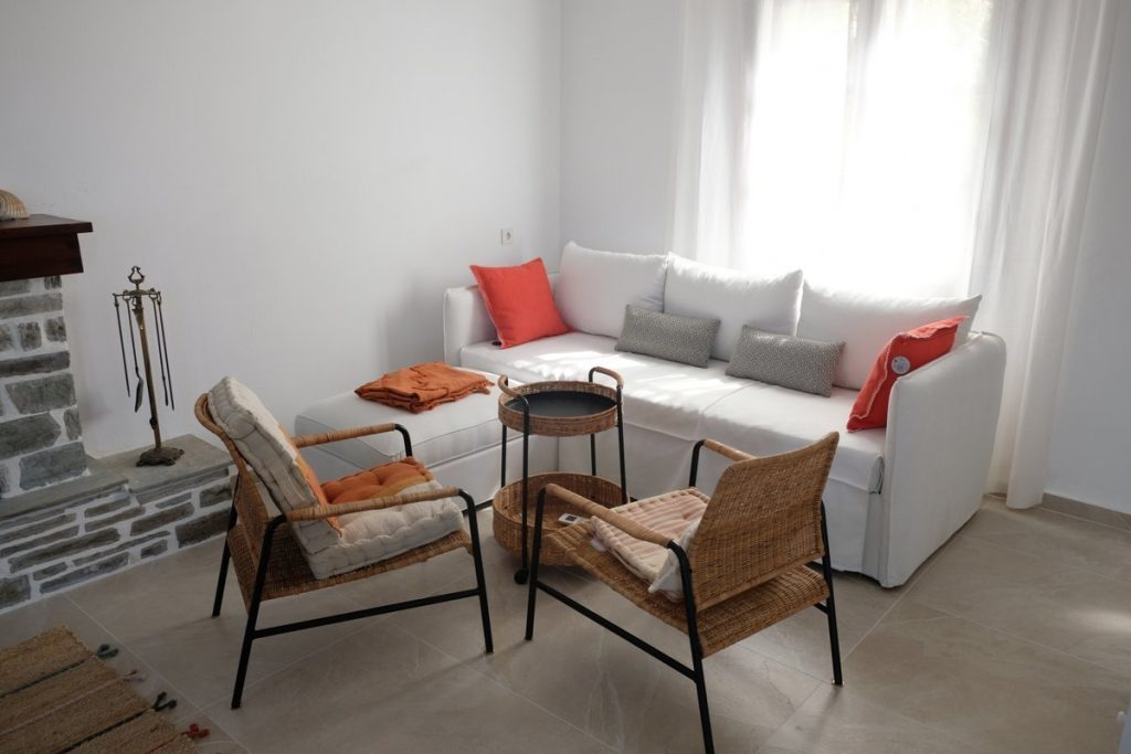 Living room. Enjoy a fully equipped and fresh renovated holiday cottage on the outskirts of quaint Lafkos and next to the mountains, sea and nature. 