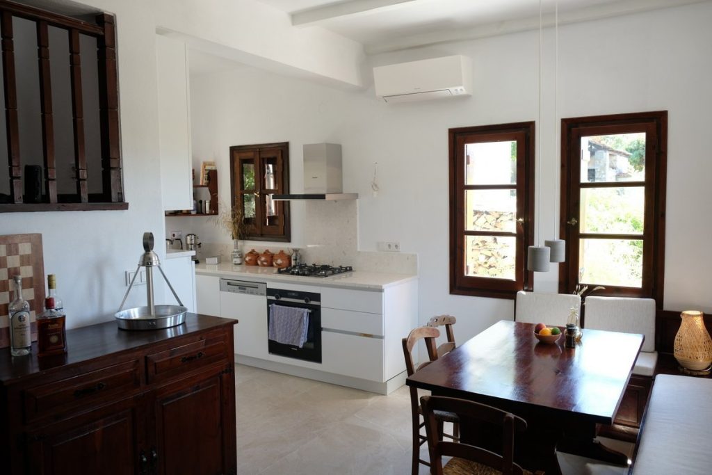 Dining room and kitchen. Cottage Pelion. Vacation home Lafkos. Cottage with view in Greece.