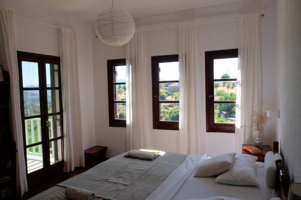 Sleeping room. Modern cottage for rent in Lafkos Pelion. Holidays in Greece. 