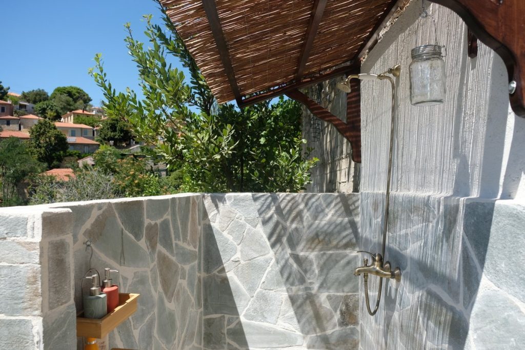 Outdoor shower by Andonis. Modern cottage for rent in Lafkos. House to let. Vacation home in Pelion. Holidays in Greece.