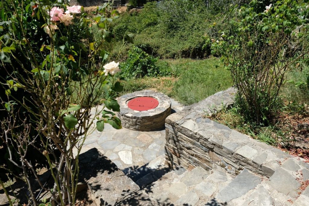 Der Brunnen im Ferienhaus mit Aussicht im Pilion, Griechenland