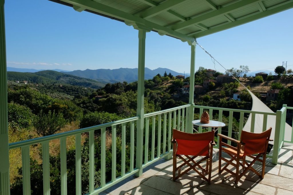 Terrace. Cottage with view in Greece.  Feel good in the Pelion. Cottage Pelion. Vacation home Lafkos. Cottage with view in Greece.
