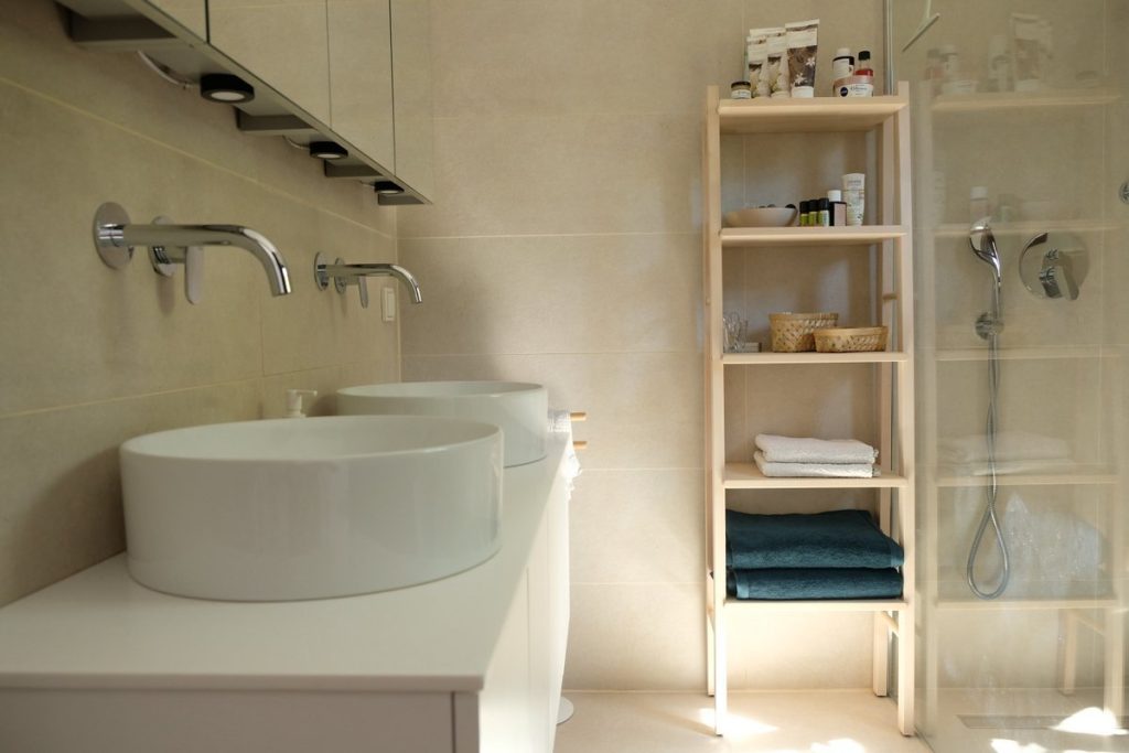 Die Ferienwohnung im Pilion, bietet ein supermodernes Bad voller Behaglichkeit und moderner Architektur.
