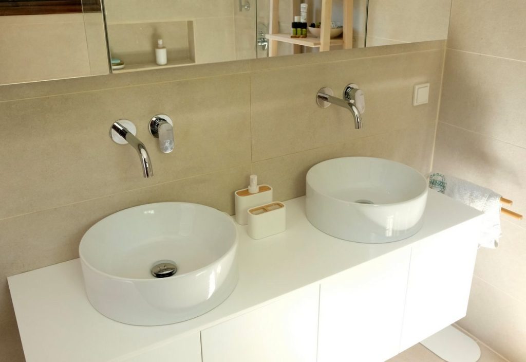 Bathroom sink. Modern cottage for rent in Lafkos. House to let. Vacation home in Pelion. Holidays in Greece.
