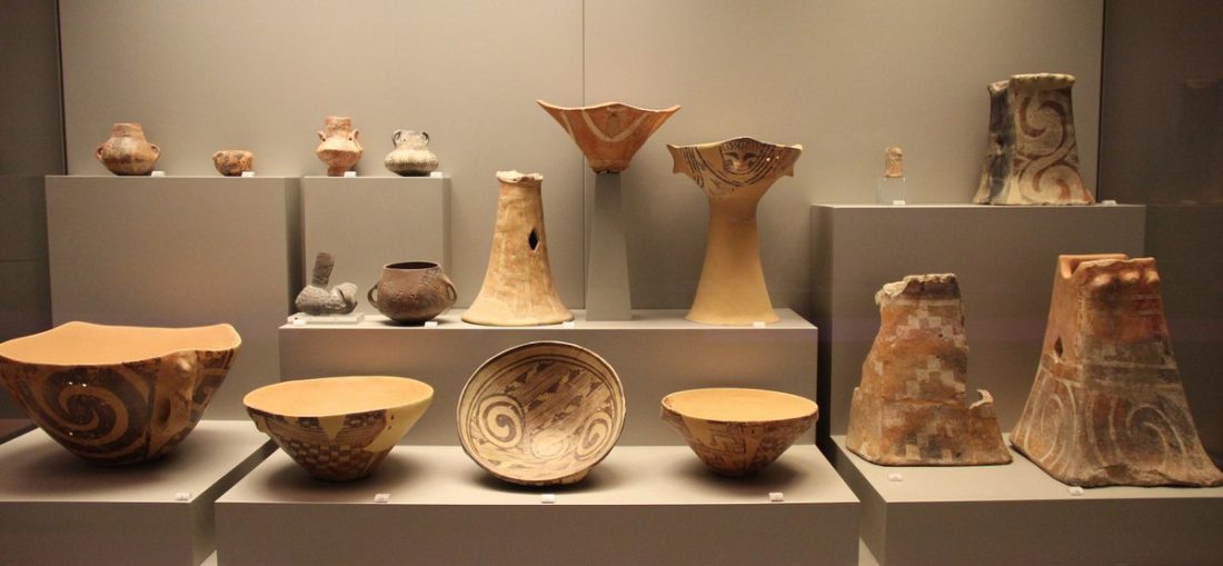 2880px-Ancient_Greece_Neolithic_Pottery_-_28171056730