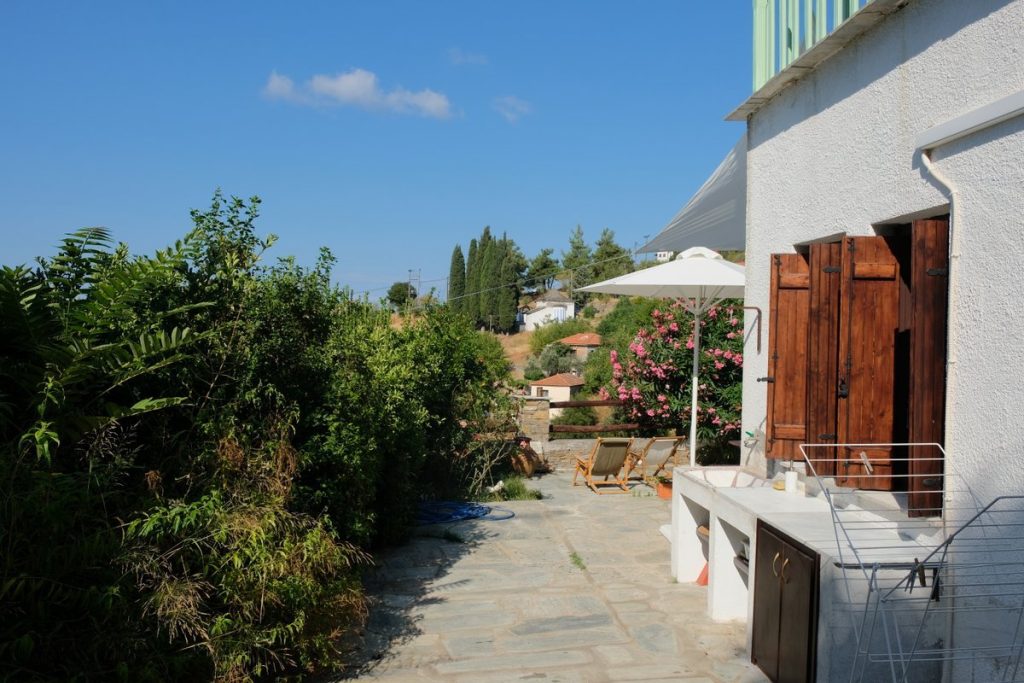 Outdoor kitchen. Enjoy a fully equipped and fresh renovated beautiful holiday apartment overlooking the fabulous nature of Pilion and the quaint village Lafkos.