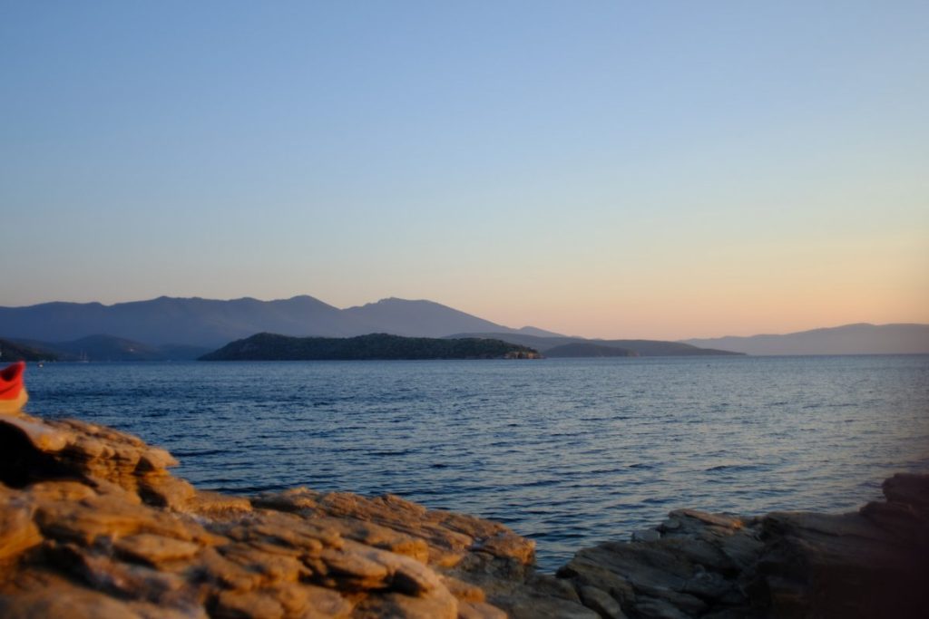 Alata. Pagasetic Gulf South Pelion. Fully equipped cottage with view in Lafkos. Open all Saisons. Feel good in Greece.