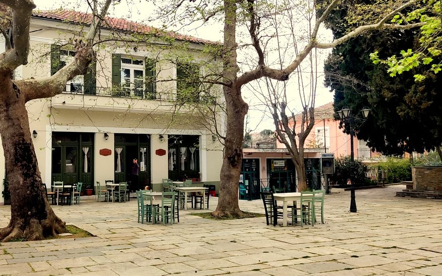 Tavern the dew. H Δροσιά. The Village Lafkos is one of the most beautiful and authentic places on the Greek peninsula of Pelion, characterized by an atmospheric square and the absence of cars. Vacation home in Pelion. Holidays in Greece.